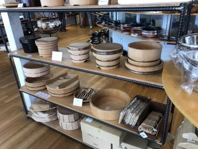 商品が並んでいます。