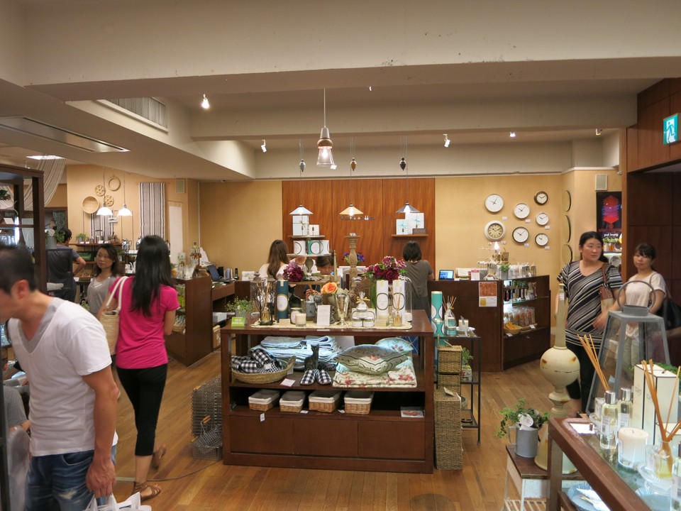 私の部屋自由が丘店の内観画像。