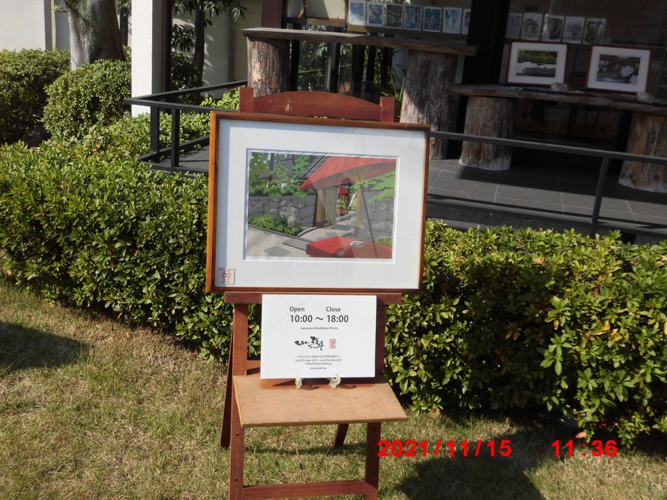 京都らしい作品を表に展示してありました