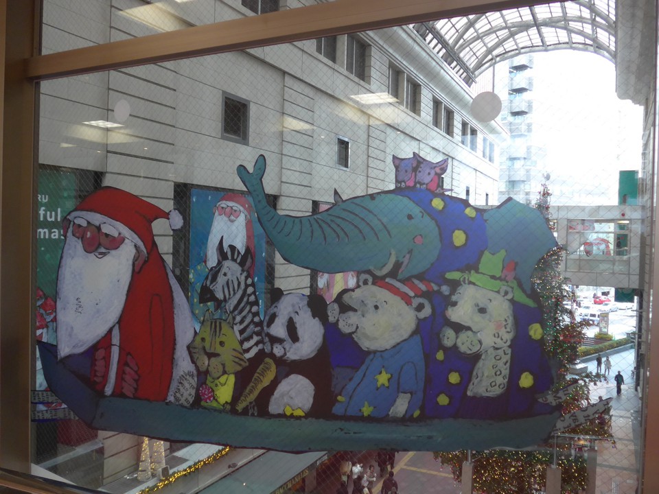 クリスマスの演出が店内随所に