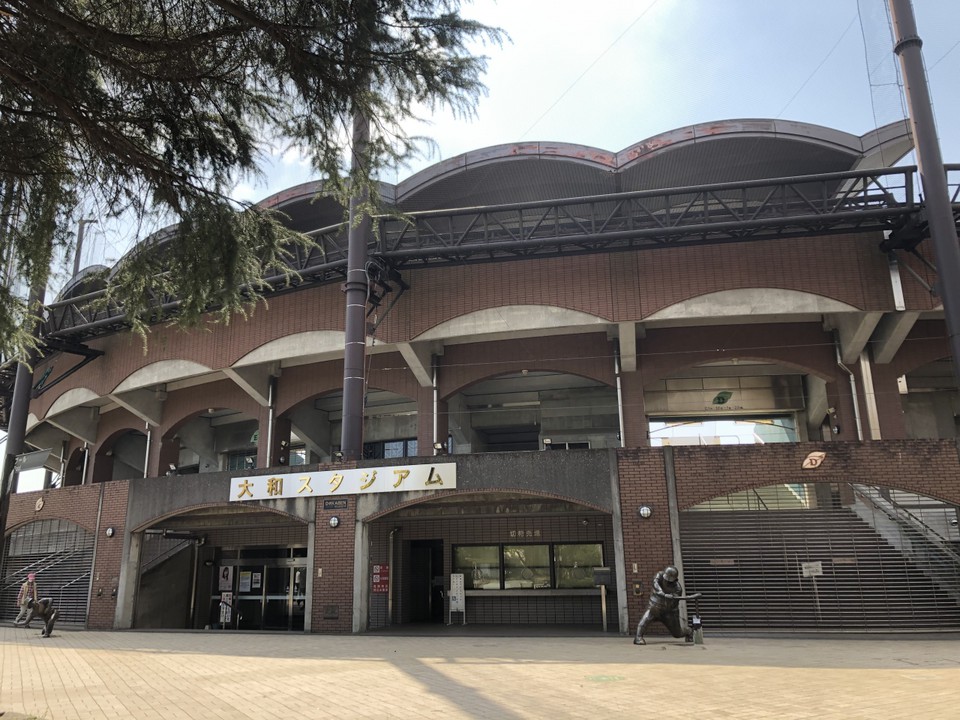 スタジアムの正面入口