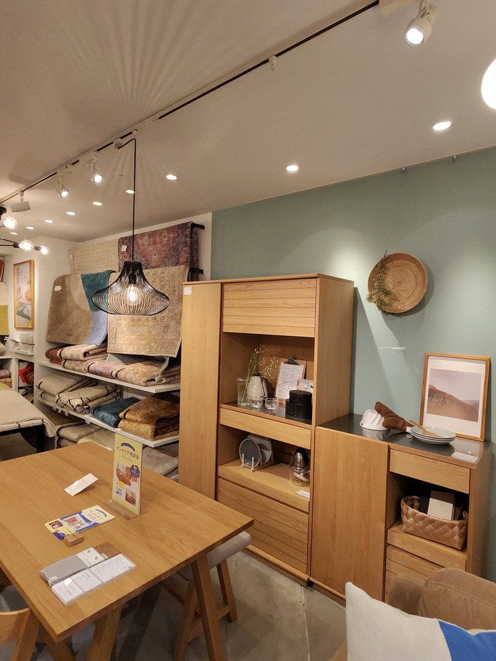 unicoの店内のインテリアディスプレイ
