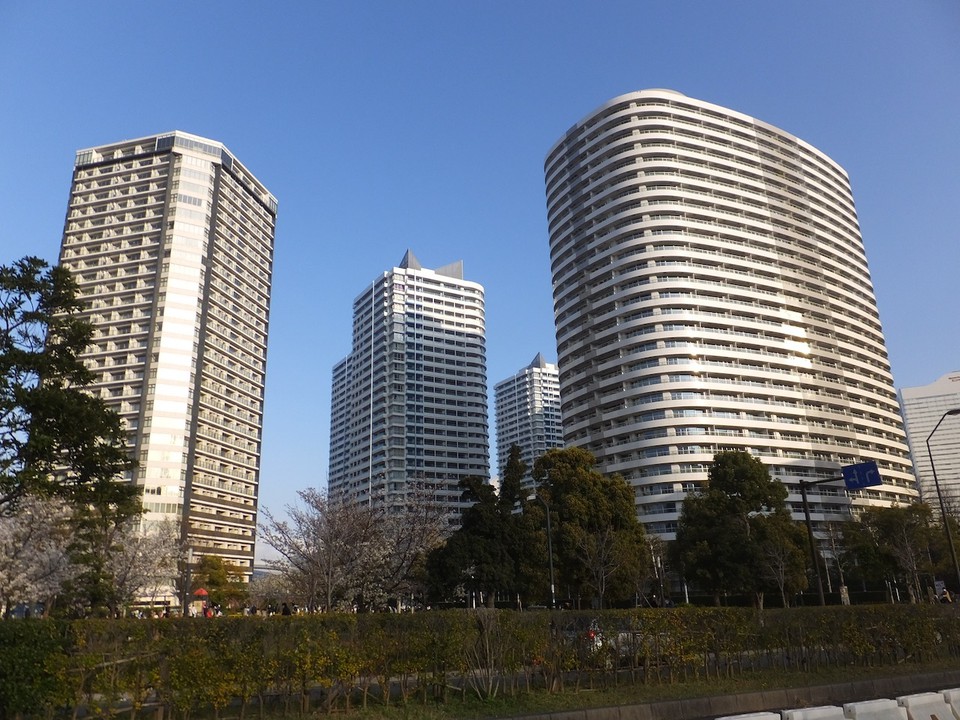 新高島駅方向から。