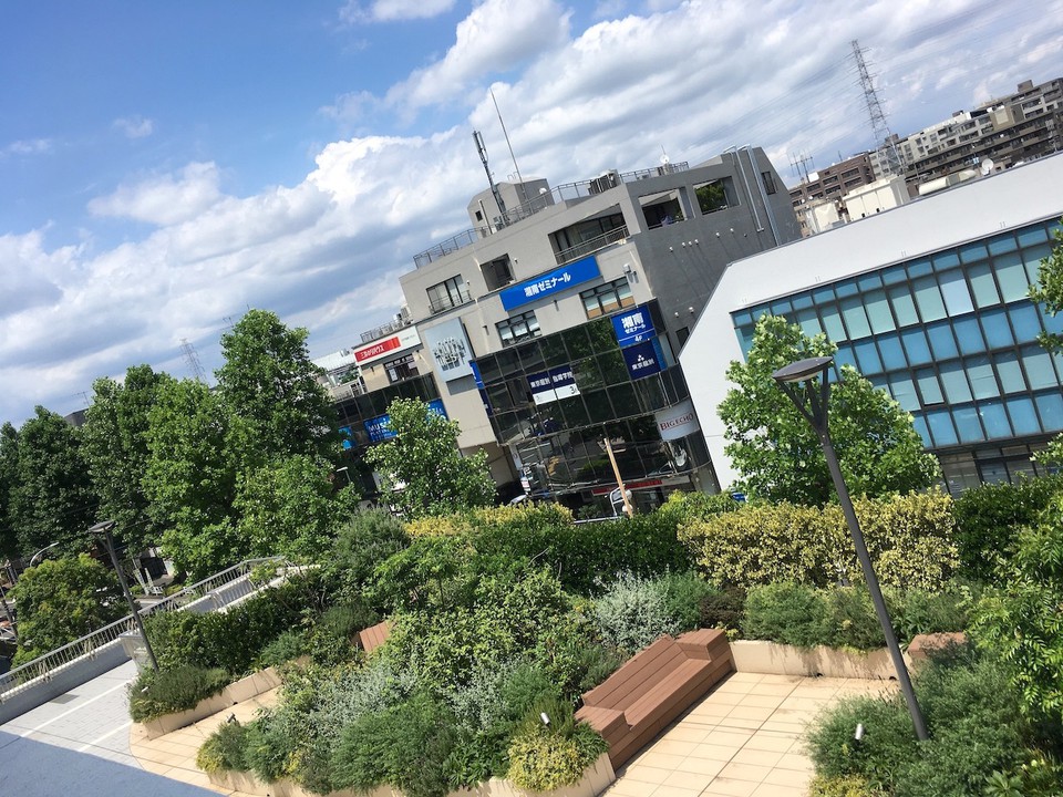 2Fの庭園・ガーデンデッキ