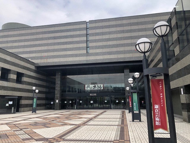 芸術館の正面玄関