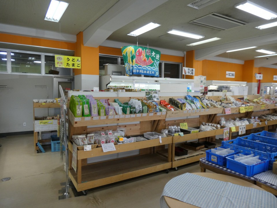 スーパーみたいな小洒落た感は有りません。販売所です(笑)