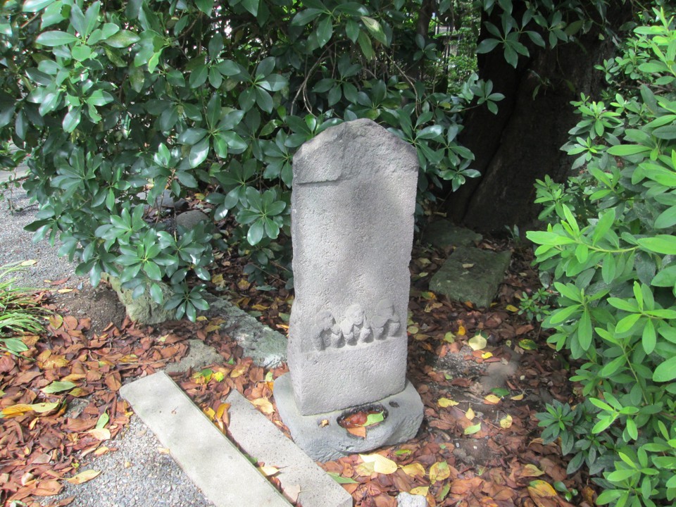 宝憧院供養塔