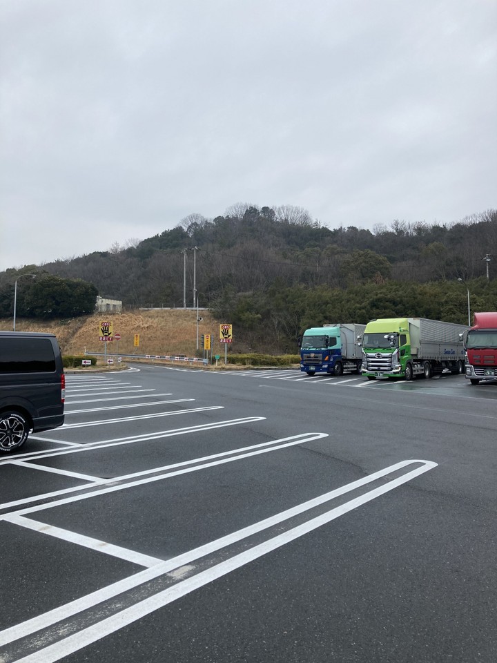 駐車場は広々としていました。