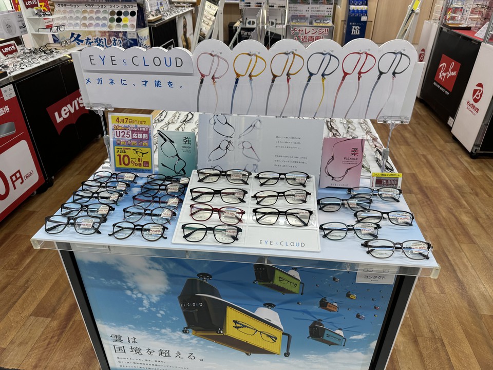 ビックコンタクトの店内のメガネ