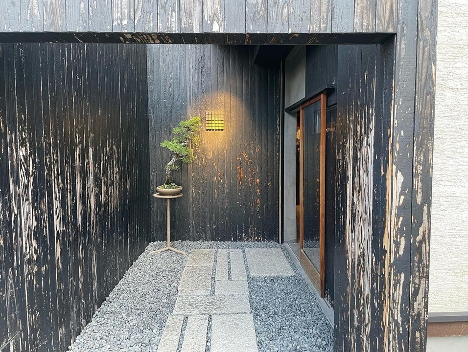 コーヒーマメヤ表参道店の外観画像。