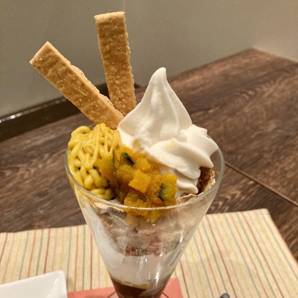 ナナズグリーンティーのパフェの画像。