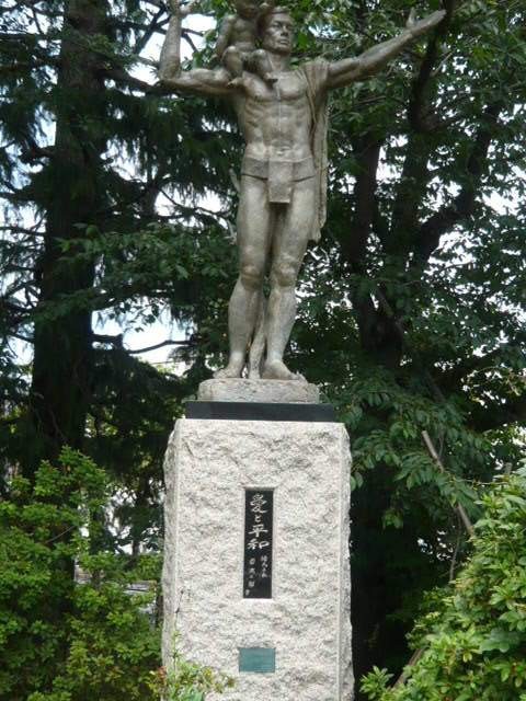 練馬文化センターの東には、ブロンズ像が複数置かれています。