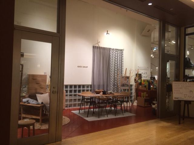 イデーショップ 六本木店の内観画像。