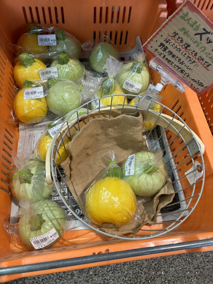 併設の地元野菜の直売所。