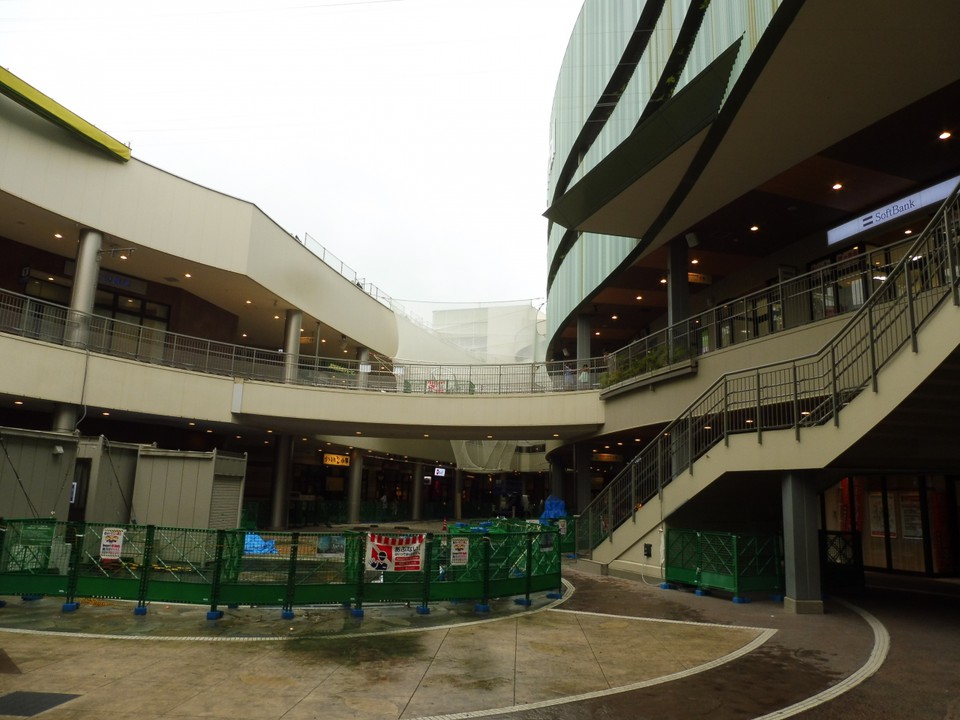 ピロティ工事中