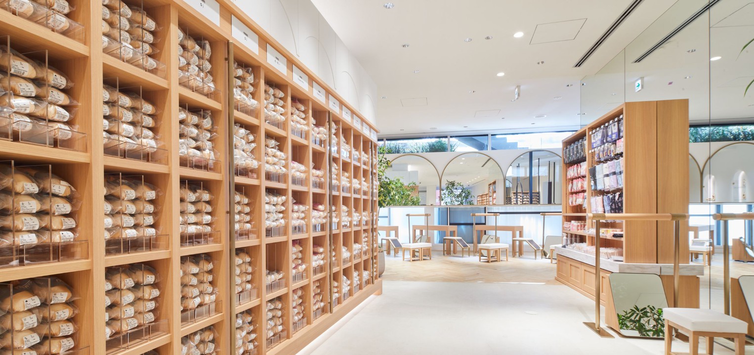 チャコット代官山本店のショッピングフロア