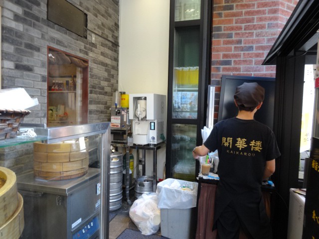 軽食を食べられる