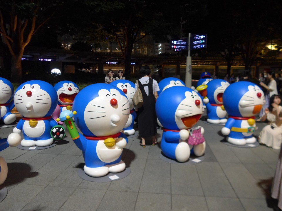 夜になっても66プラザには沢山の人々が訪れ撮影をしていました