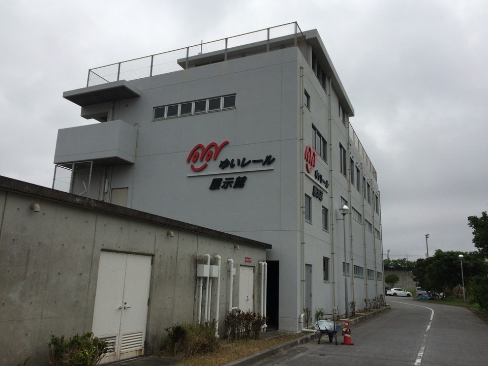 本社敷地に入るとすぐの場所にあります。