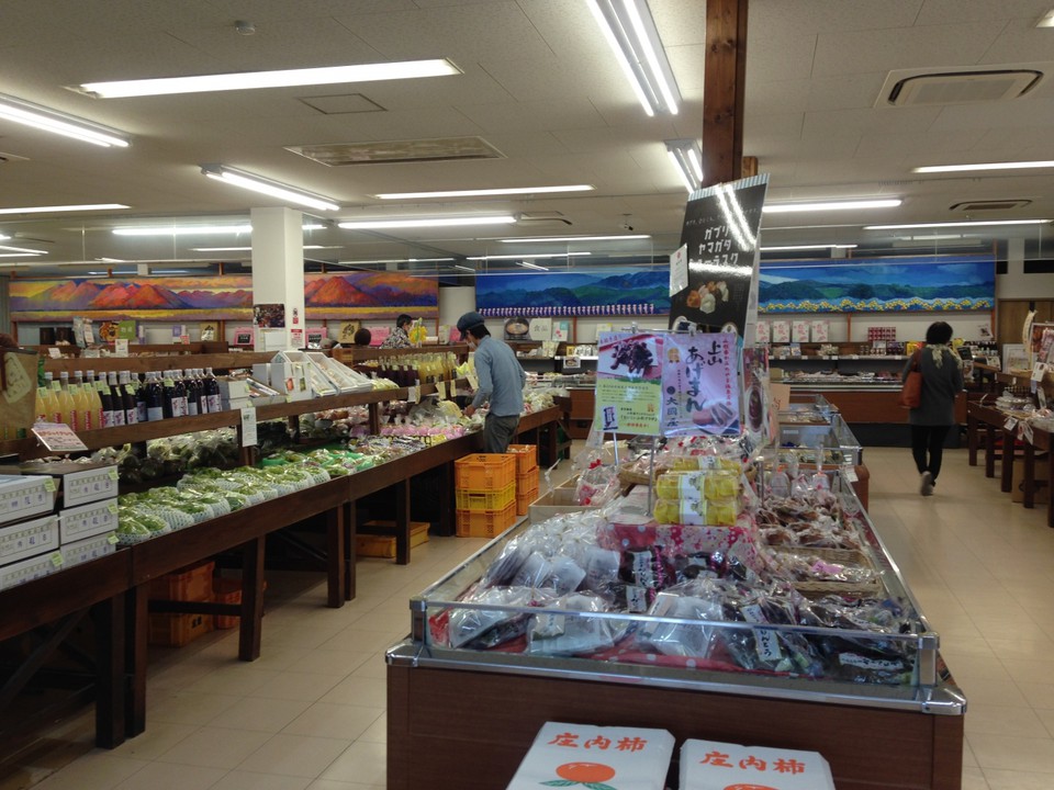 物産品が沢山ある店内。