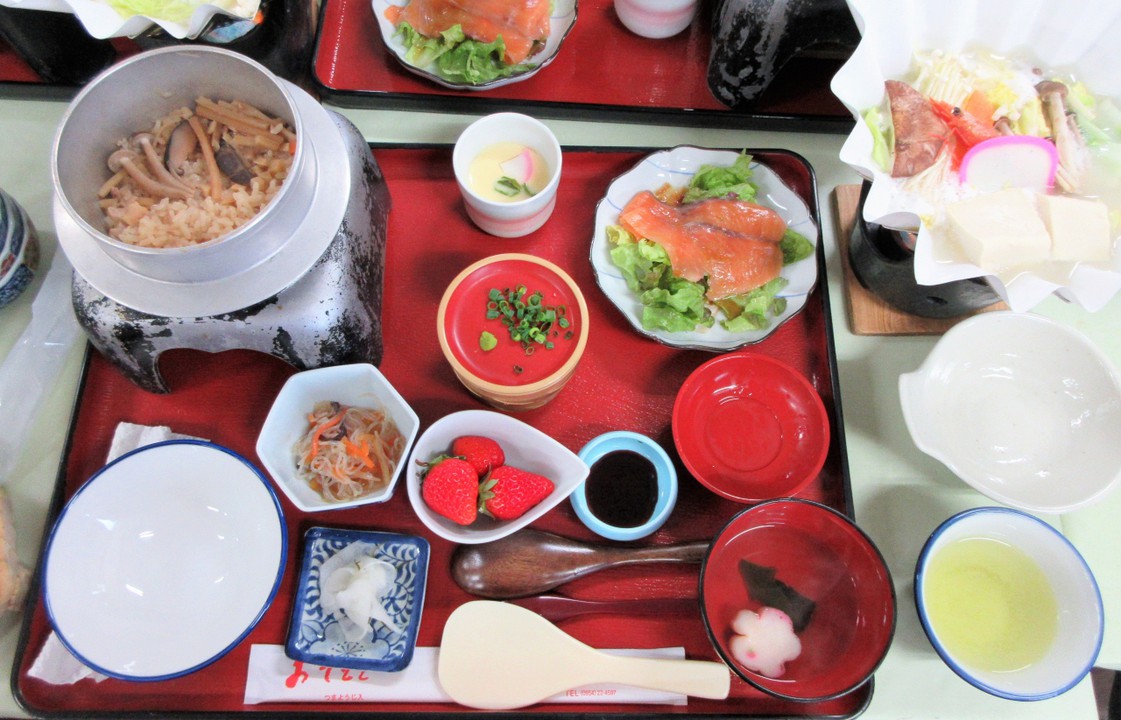 温泉豆腐と季節の釜めし御膳