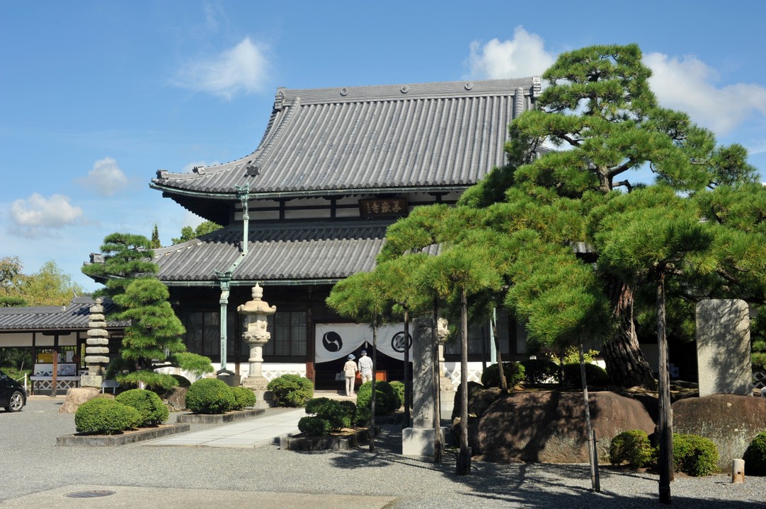 浪士を祭る本堂