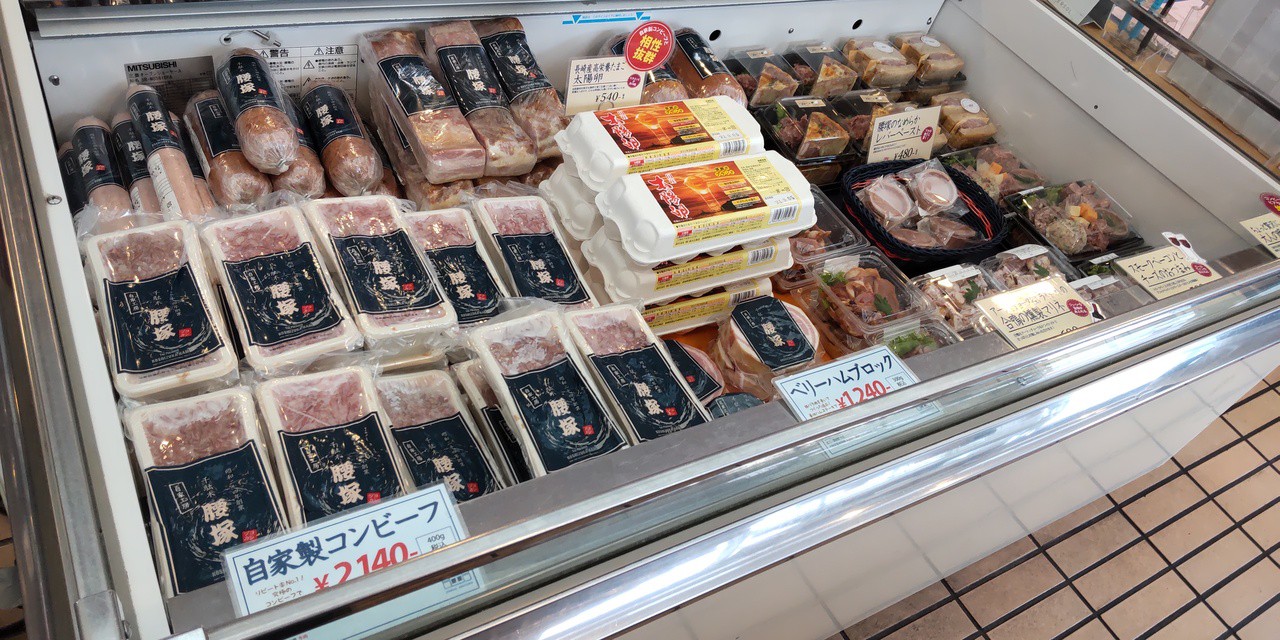 ショーケースにはコンビーフ以外もいろいろ