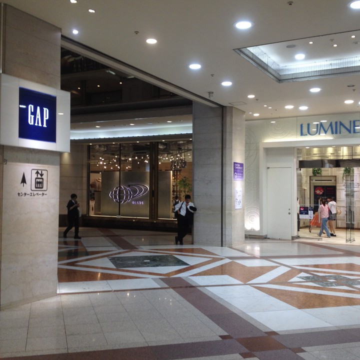 ルミネ、と言われるよりメトロポリタンと書くべきかと。